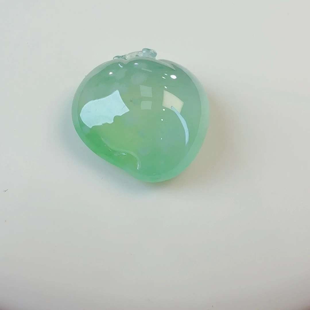 翡翠裸石木纳桃子