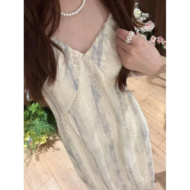 夏季温柔蓝海星河碎花绝美氛围设计感气质吊带连衣裙