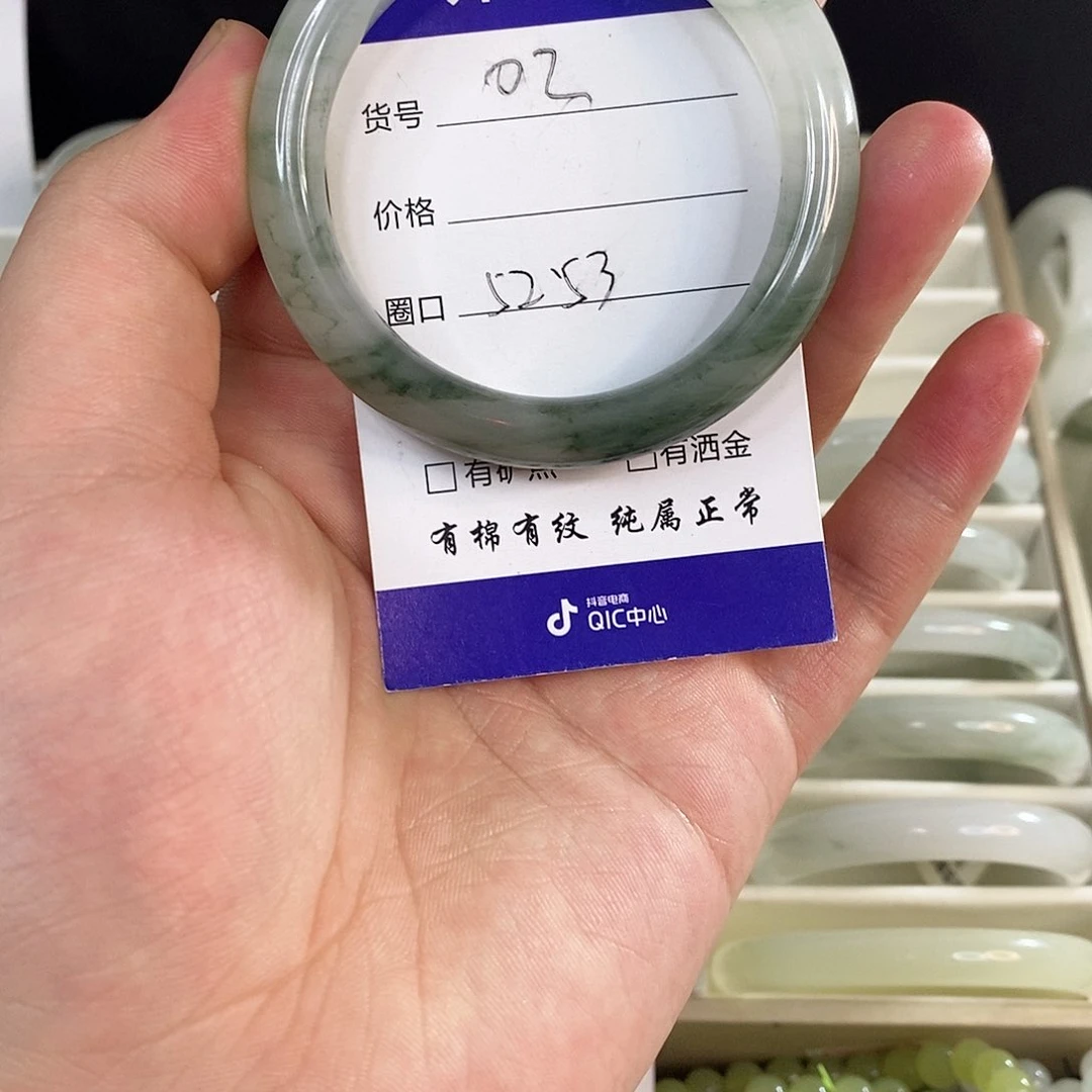 未镶嵌手镯石英质玉