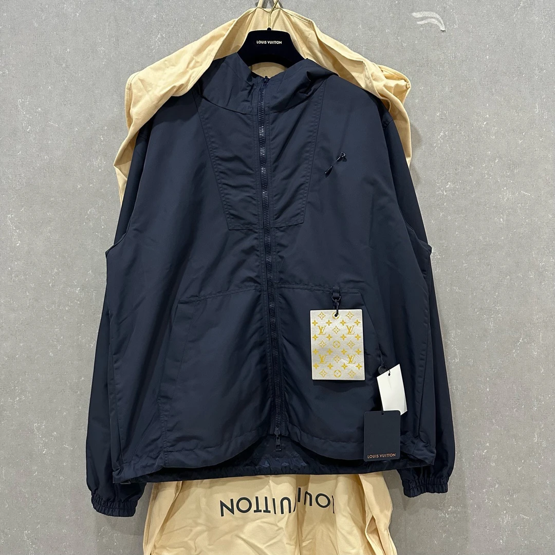 未使用 LouisVuitton/路易威登 别针满logo双面冲锋衣56码/006182