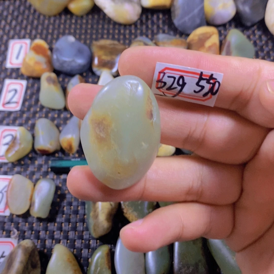 和田玉（糖玉）未镶嵌颈饰