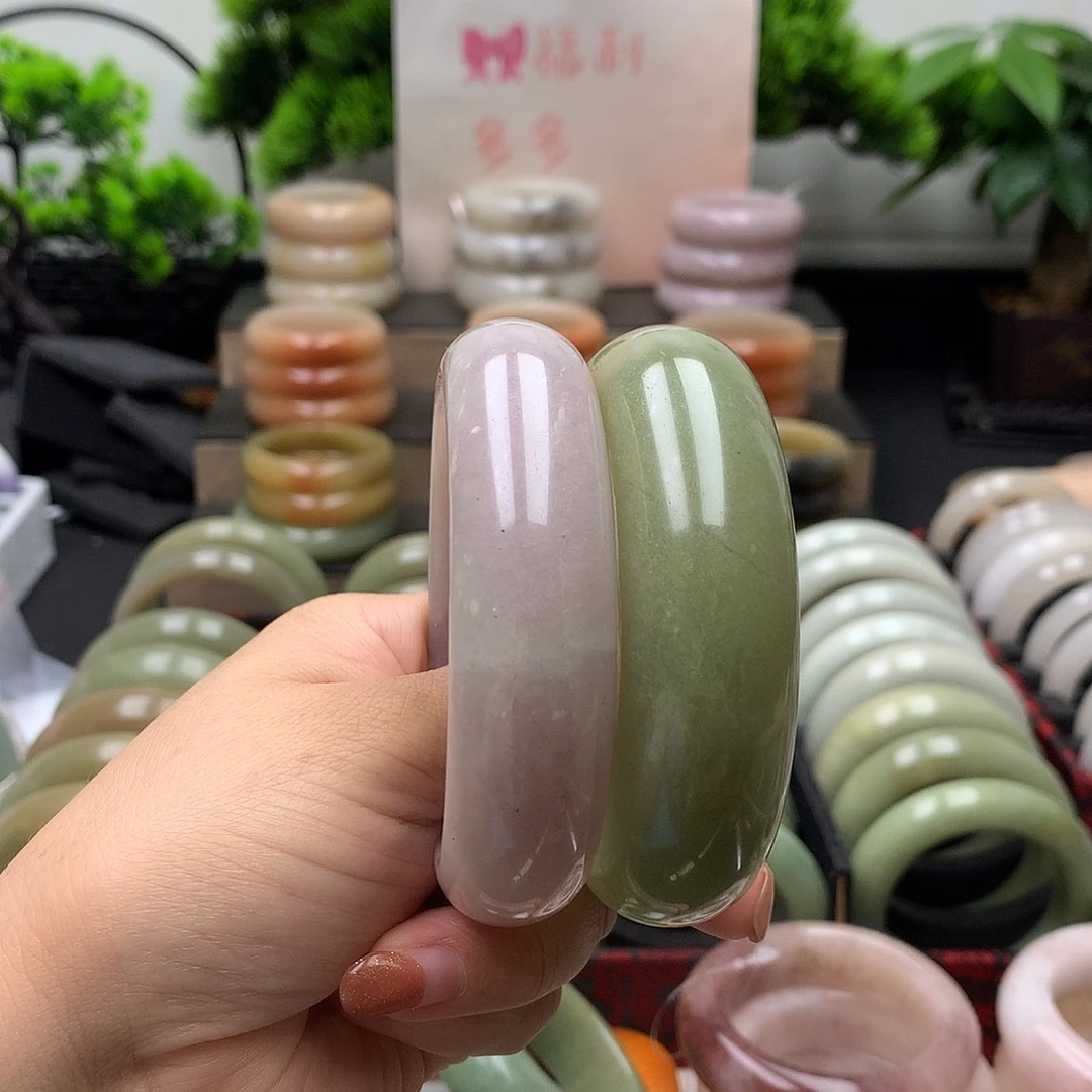 我***子未镶嵌玉石英质玉（佘太翠）