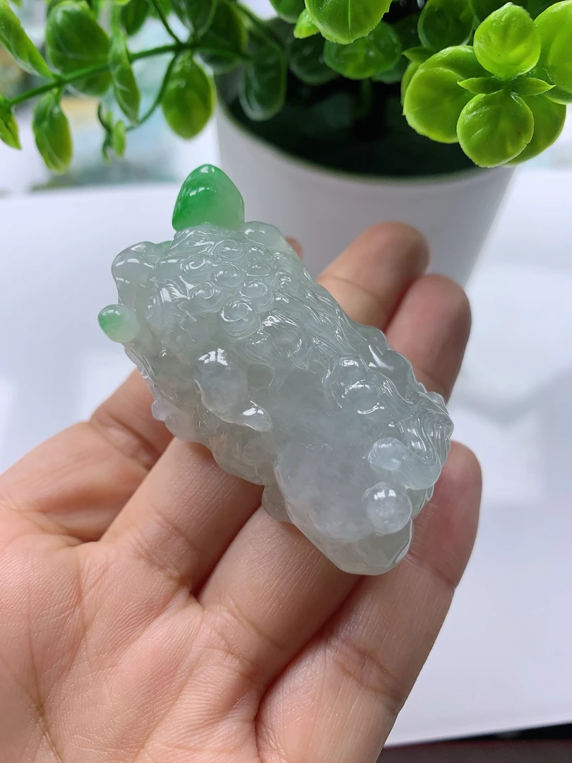 天然翡翠A货起冰起胶口含龙珠飘阳绿招财貔貅