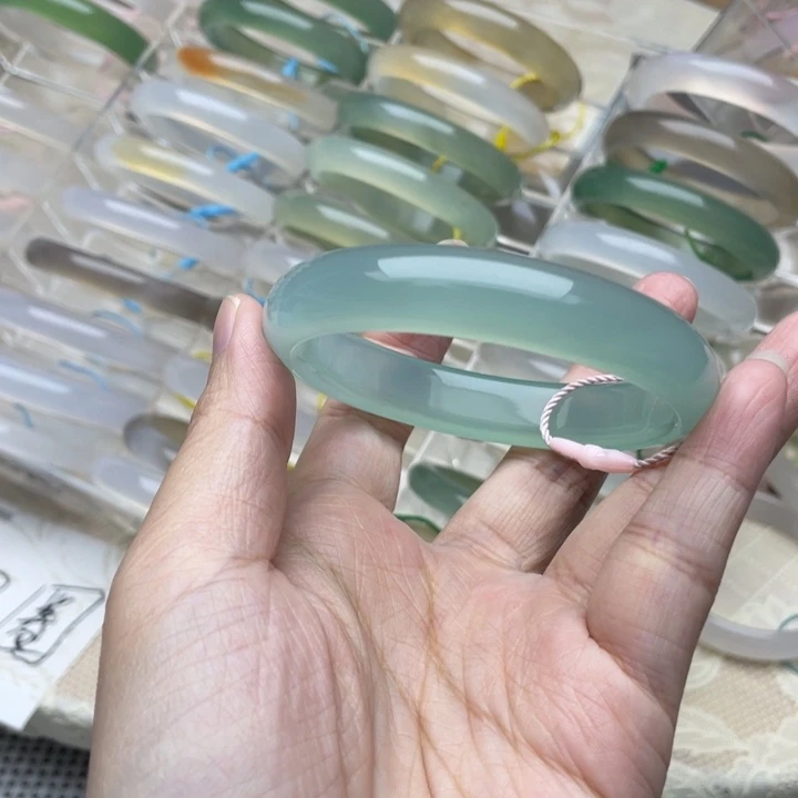 玛瑙/玉髓未镶嵌手镯56圈口