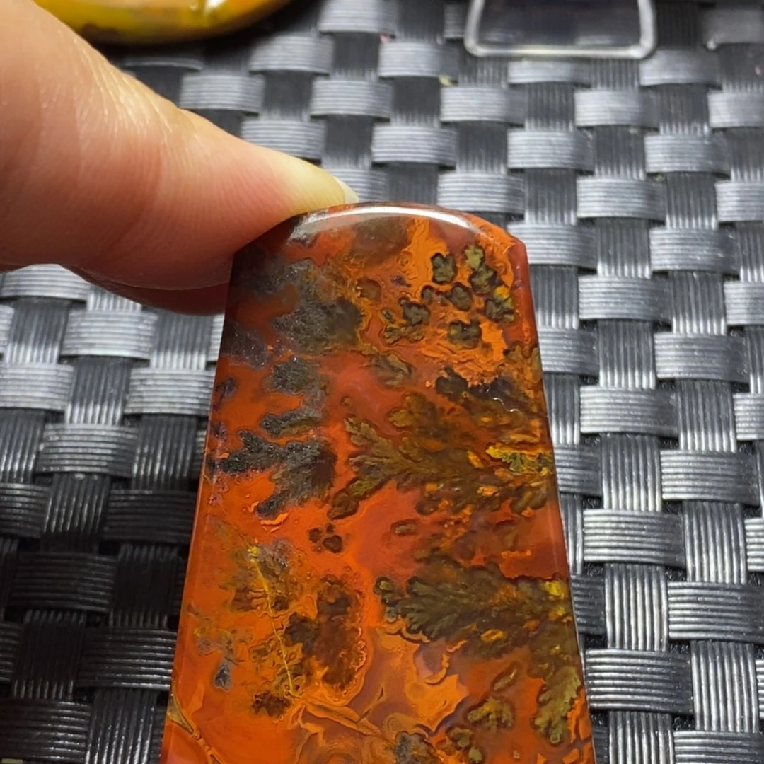 玛瑙/玉髓颈饰未镶嵌玉**瑕