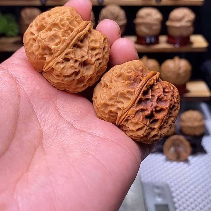 文玩核桃吊坠元宝蝉85