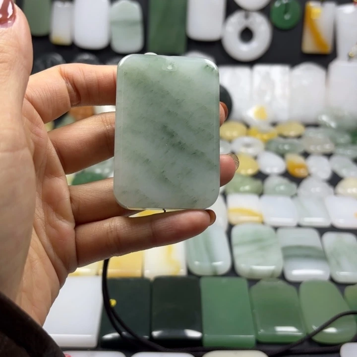 石英质玉（金丝玉）未镶嵌颈饰
