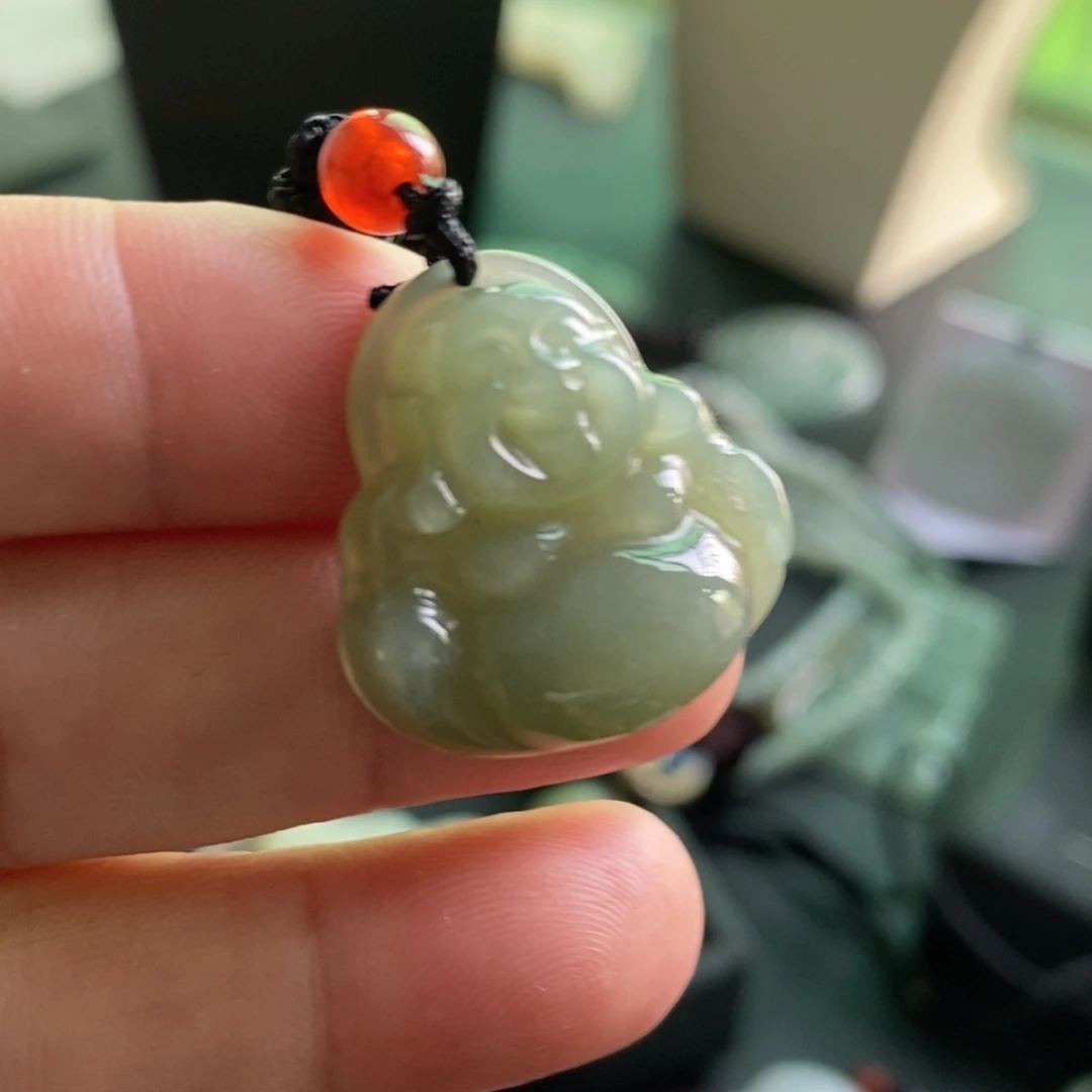 颈饰未镶嵌和田玉（青白玉）佛