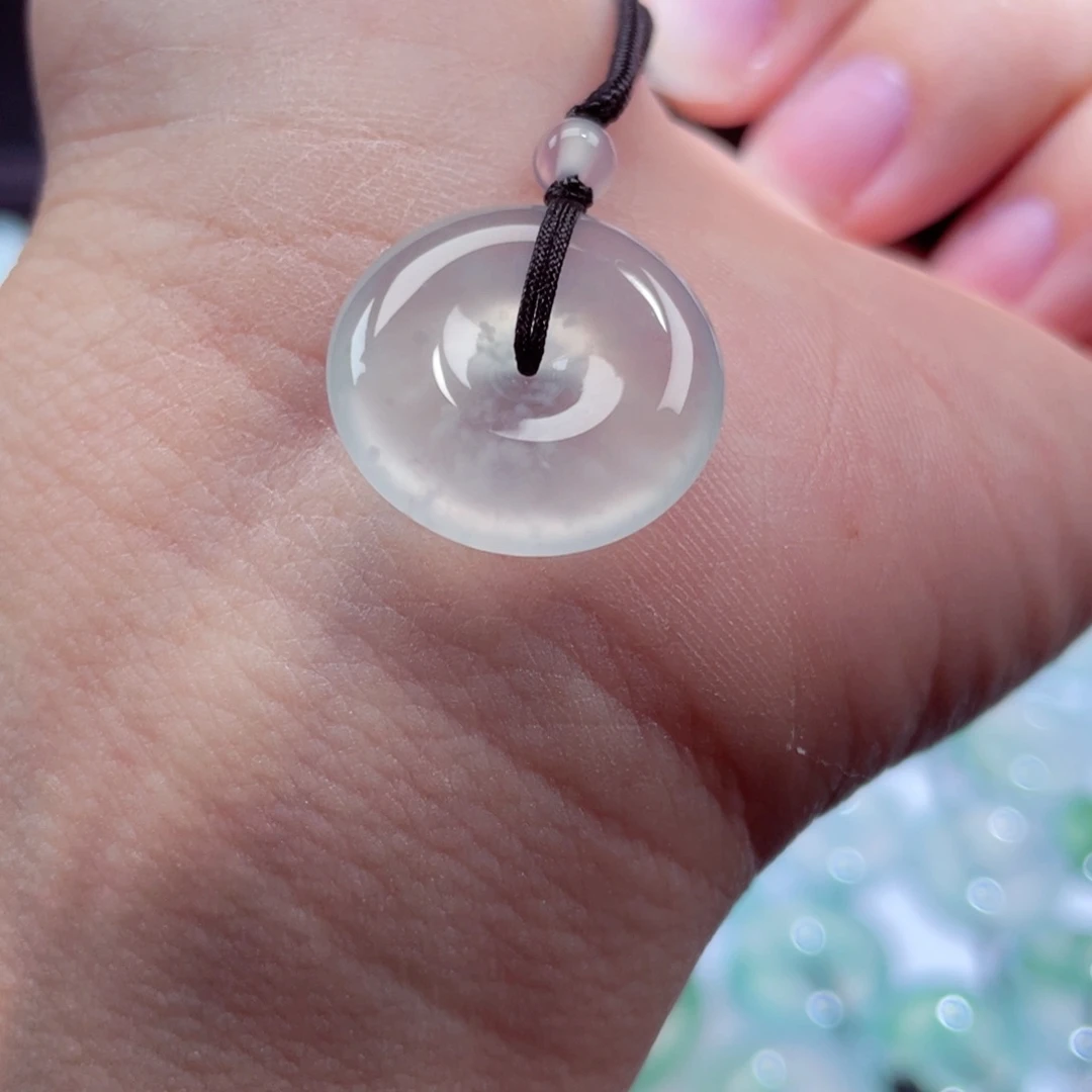 颈饰未镶嵌翡翠平安扣