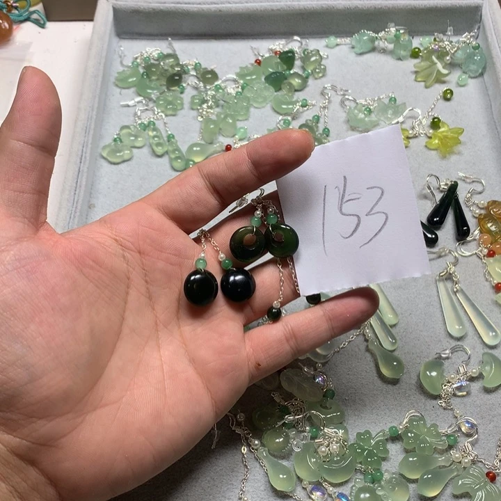 稚***雅蛇纹石玉未镶嵌耳钉