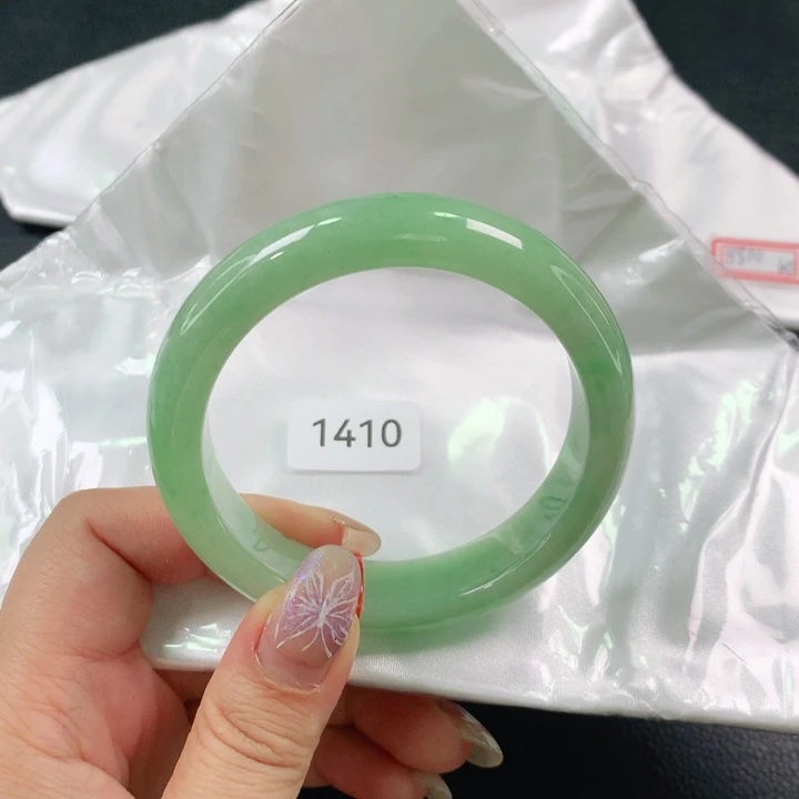 翡翠手镯未镶嵌轮胎03