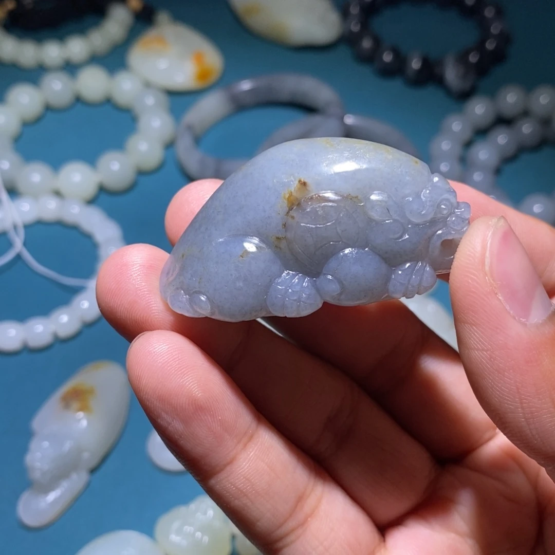 晓***樾和田玉未镶嵌挂件