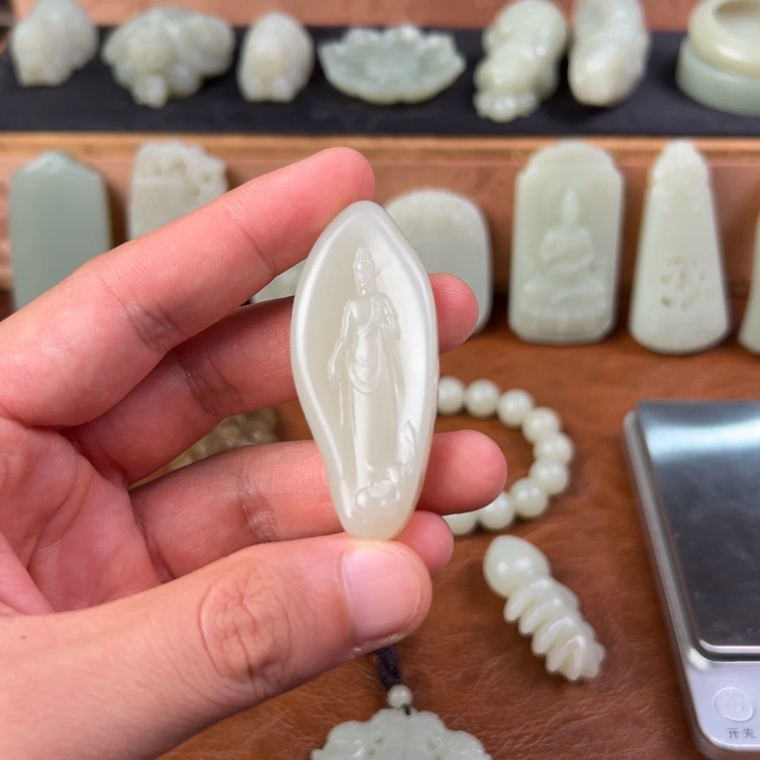 爱***大和田玉（青白玉）未镶嵌颈饰