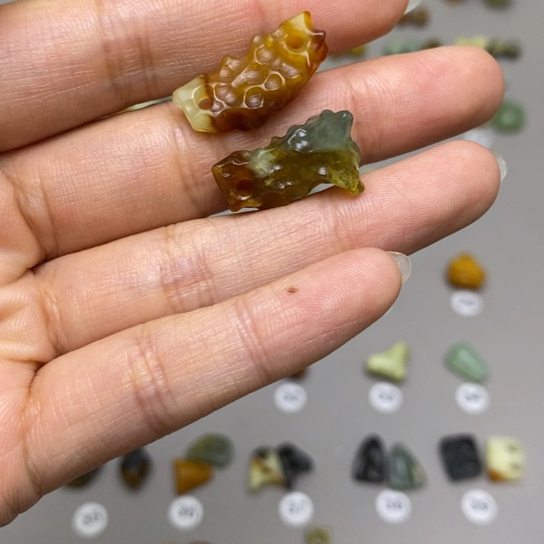 六***六蛇纹石玉未镶嵌配饰