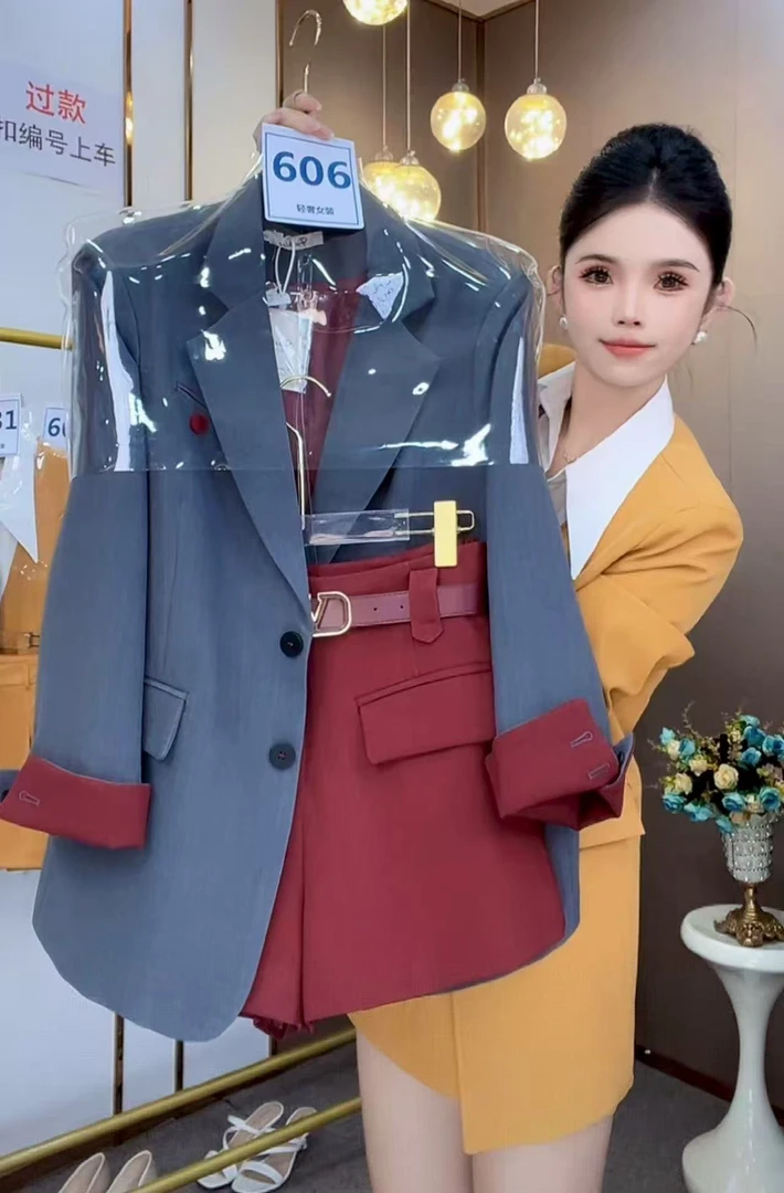 早秋穿搭一整套又a又飒气质女神范高端酷飒拽姐西服短裤套装初秋