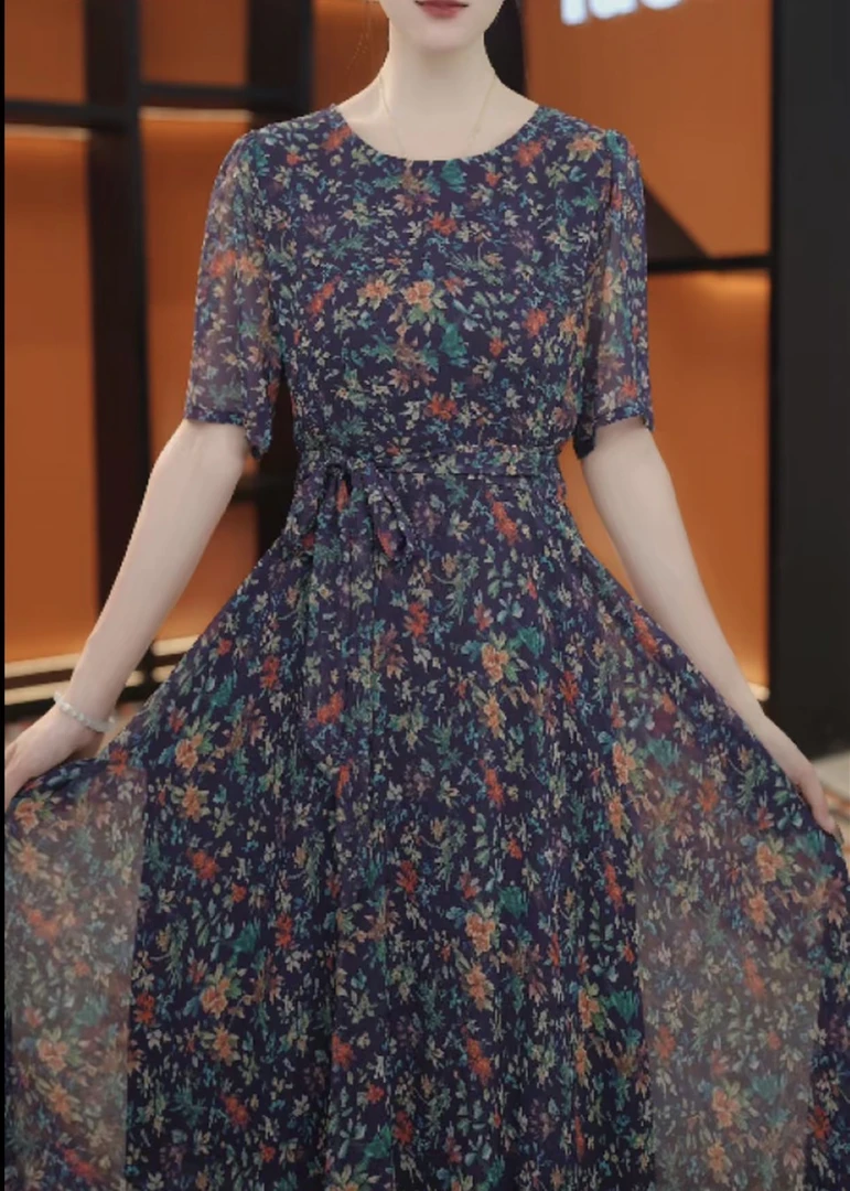 （送腰带）2025新款短袖藏青小碎花大裙摆连衣裙 时尚减龄大气显瘦