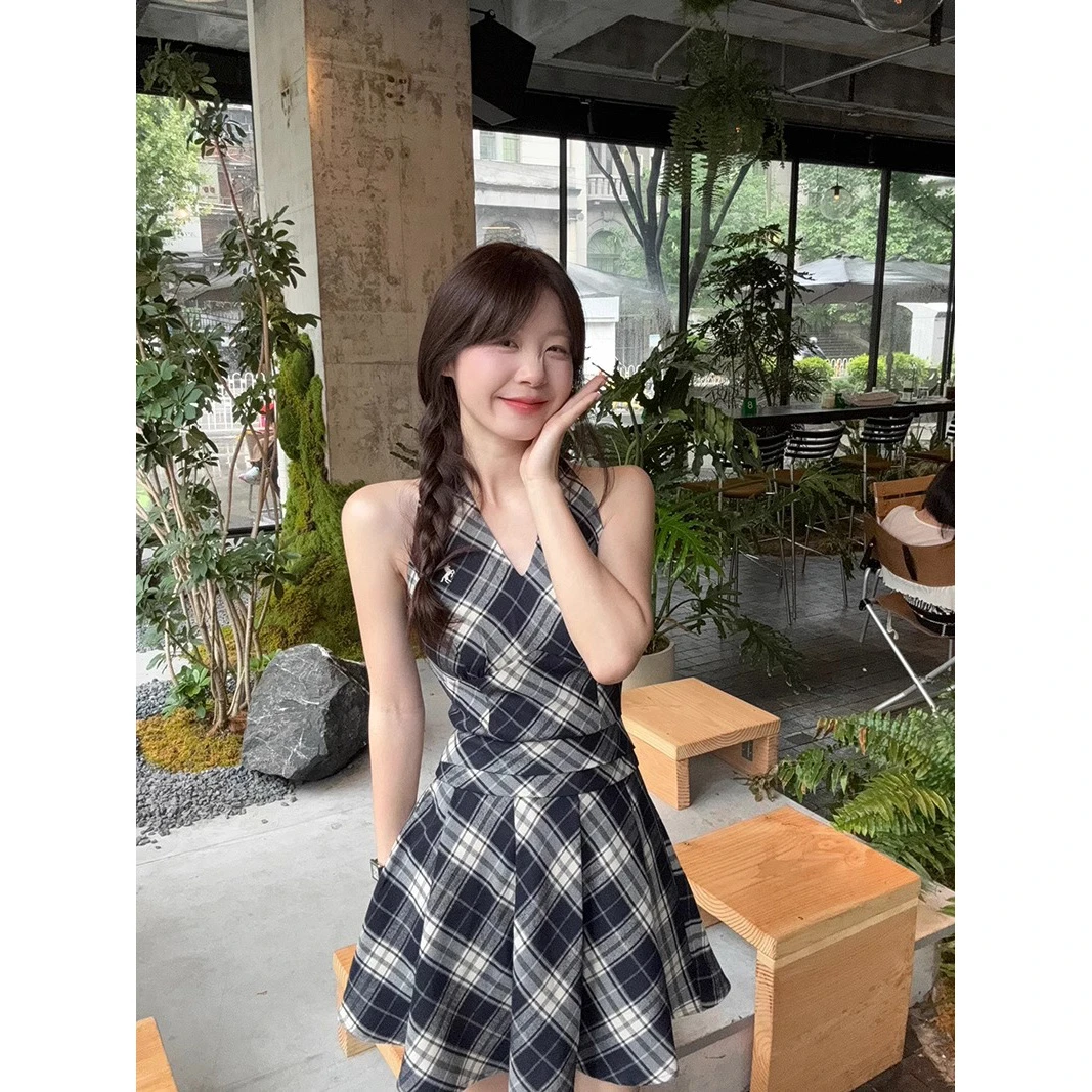 甜美复古黑白格子连衣裙女夏季新款收腰显瘦v领吊带背心裙短裙子