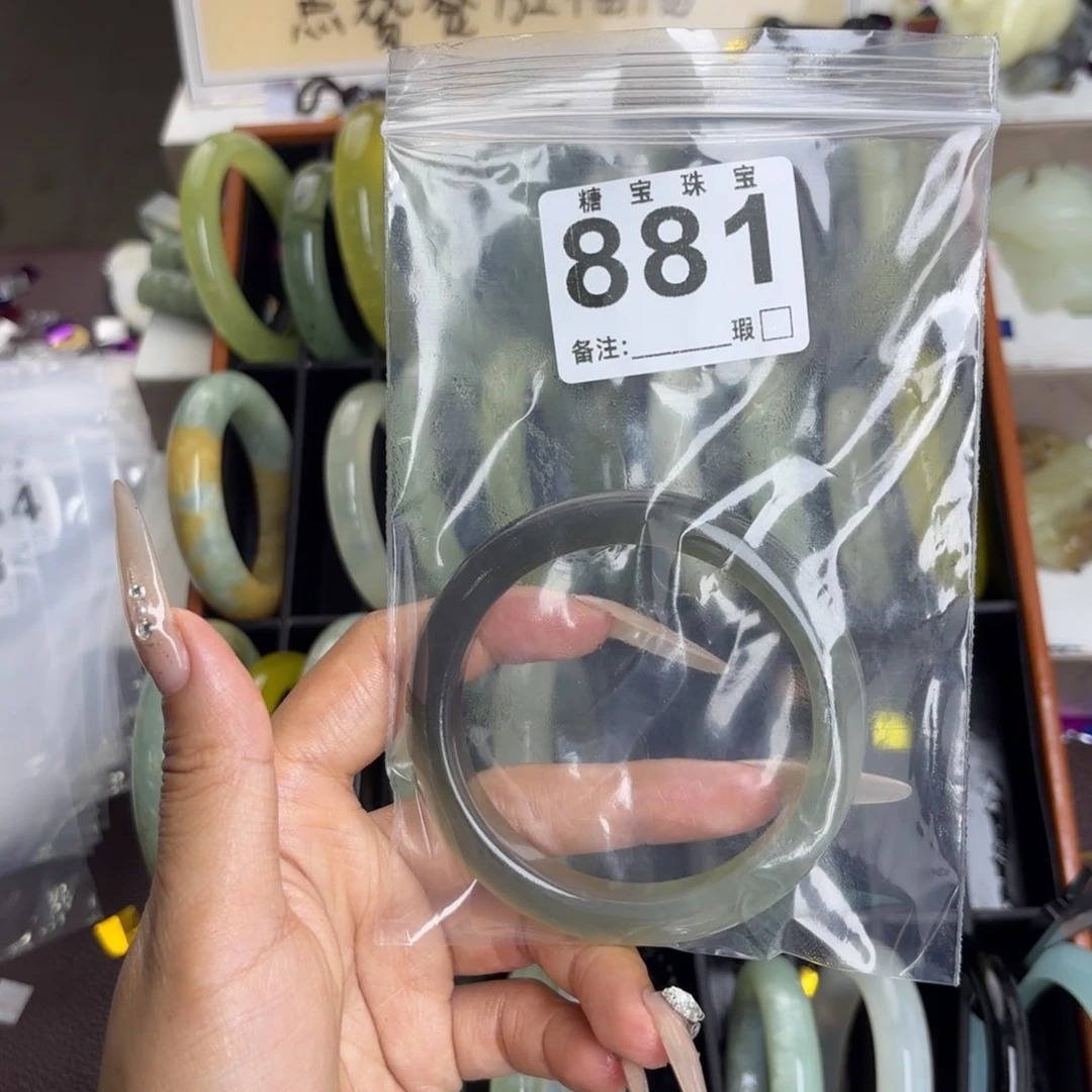 未镶嵌蛇纹石玉手镯哇*哈