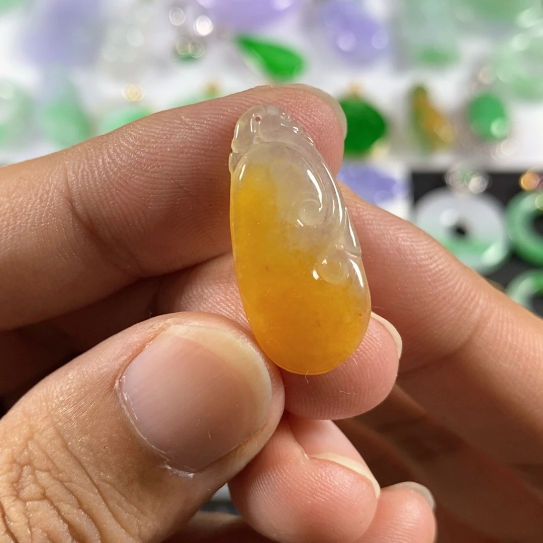 翡翠颈饰未镶嵌翡翠