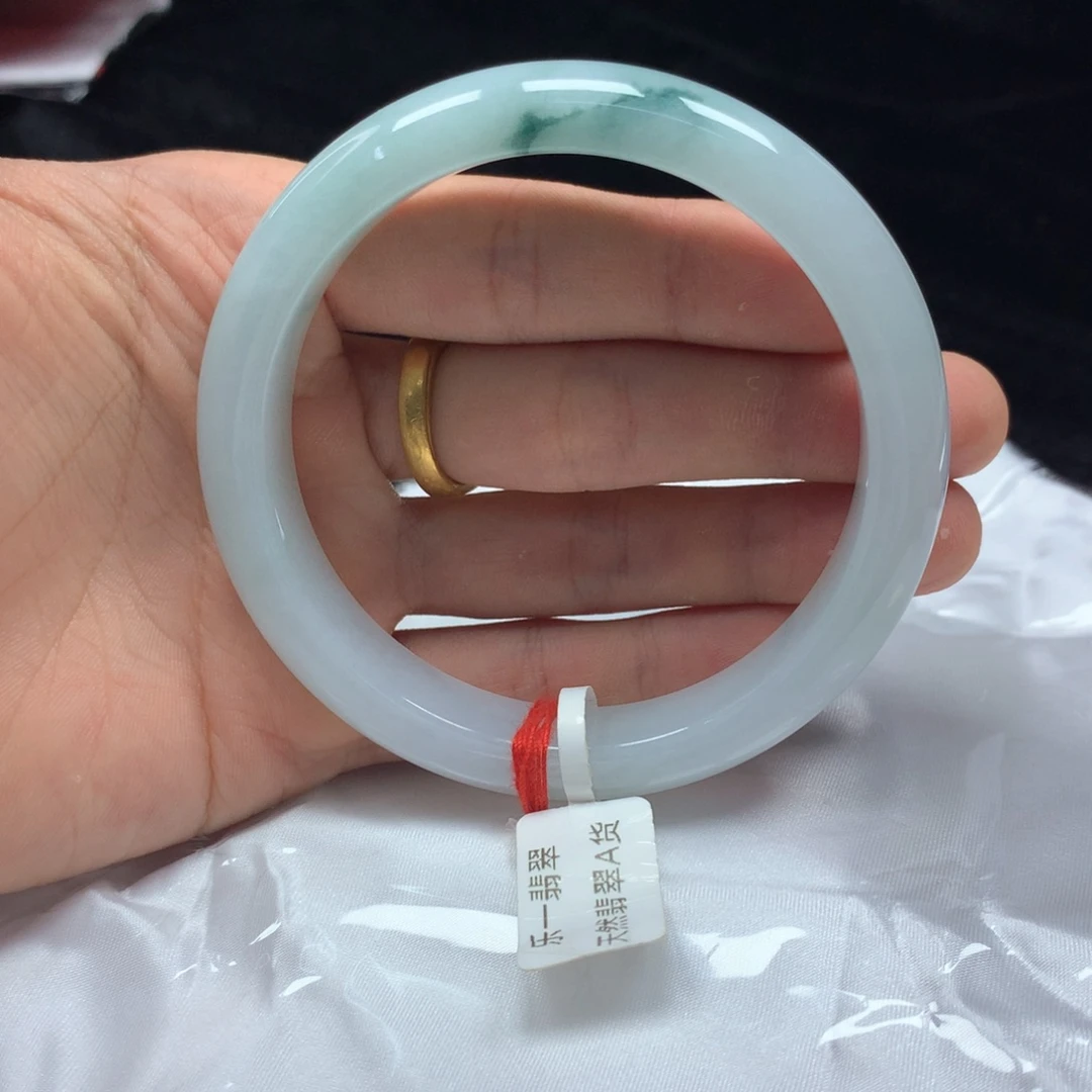 翡翠未镶嵌手镯（圆镯）62.6