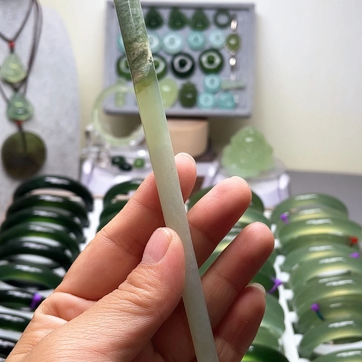 蛇纹石玉未镶嵌手镯