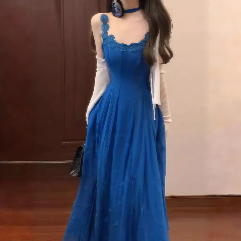 高级感复古蓝色法式吊带连衣裙子女夏季设计感度假风气质收腰长裙