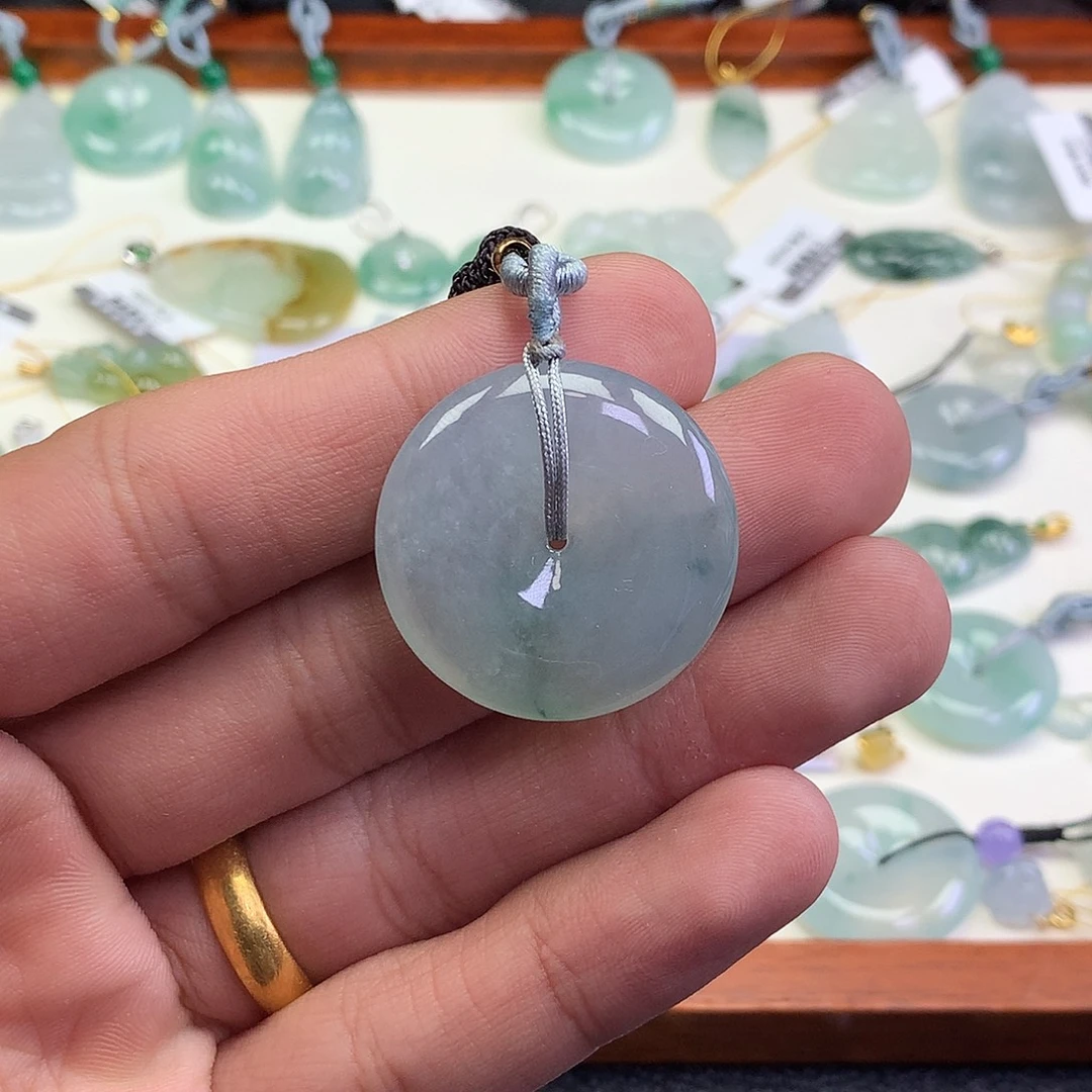 翡翠未镶嵌颈饰平安扣