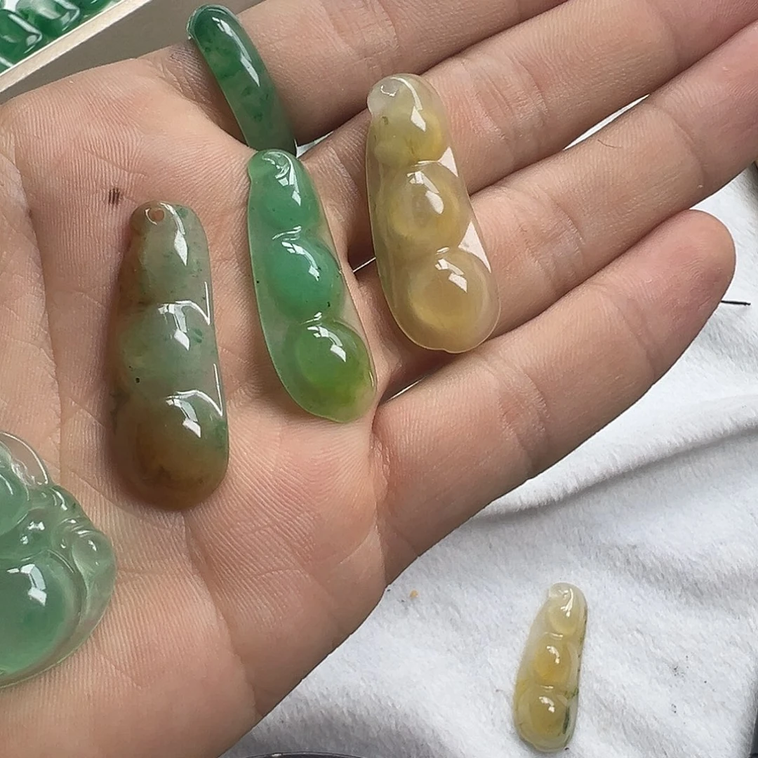 石英质玉颈饰未镶嵌七*~