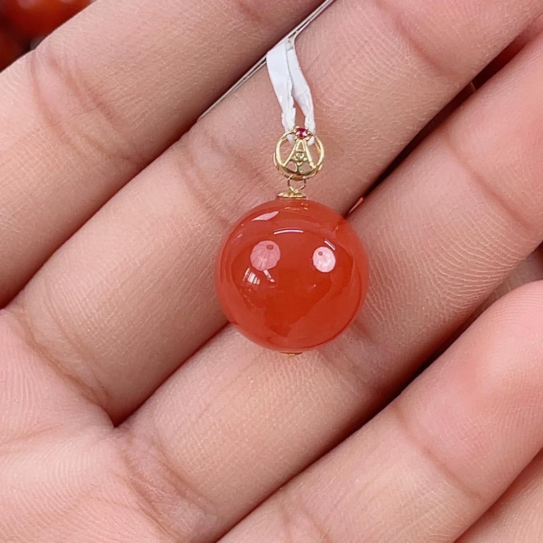 南红玛瑙18K金镶嵌保山滴水洞柿子红单珠吊坠14mm