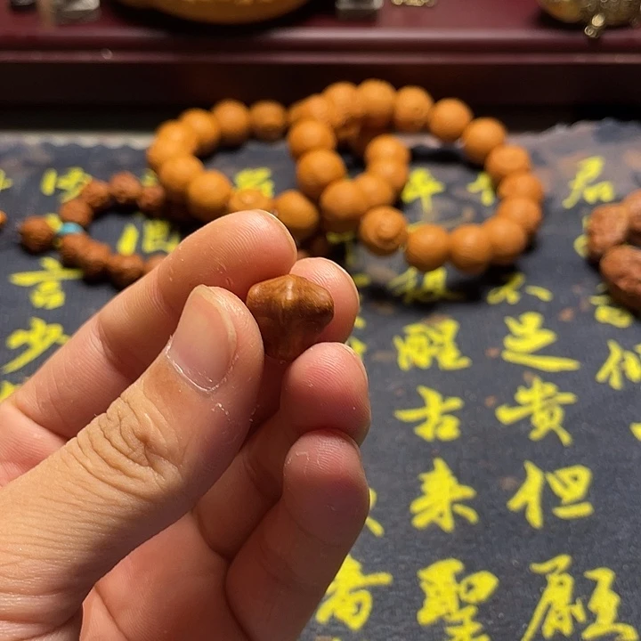 年****吃龙纹桃核雕刻瑕疵鲨鱼三通