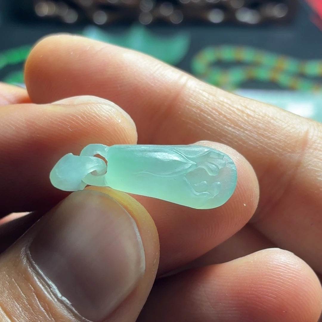 定制翡翠未镶嵌玉兰花