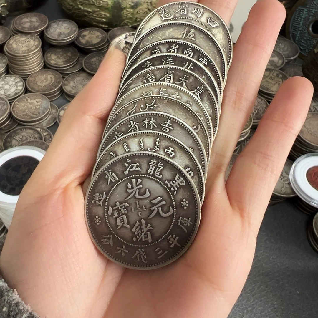 金属复古风格龙洋