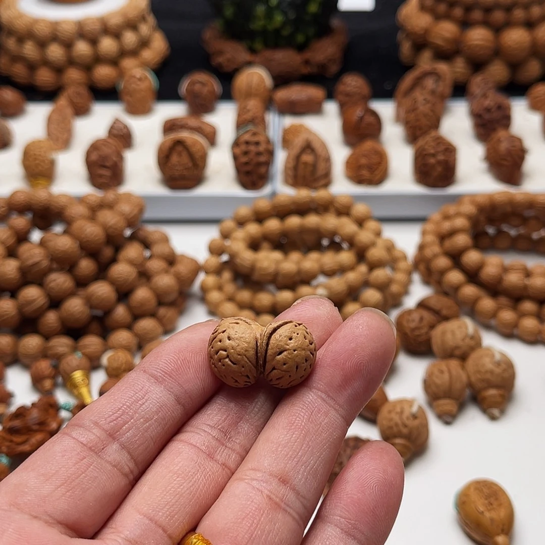 凯***C手工桃核工艺制作