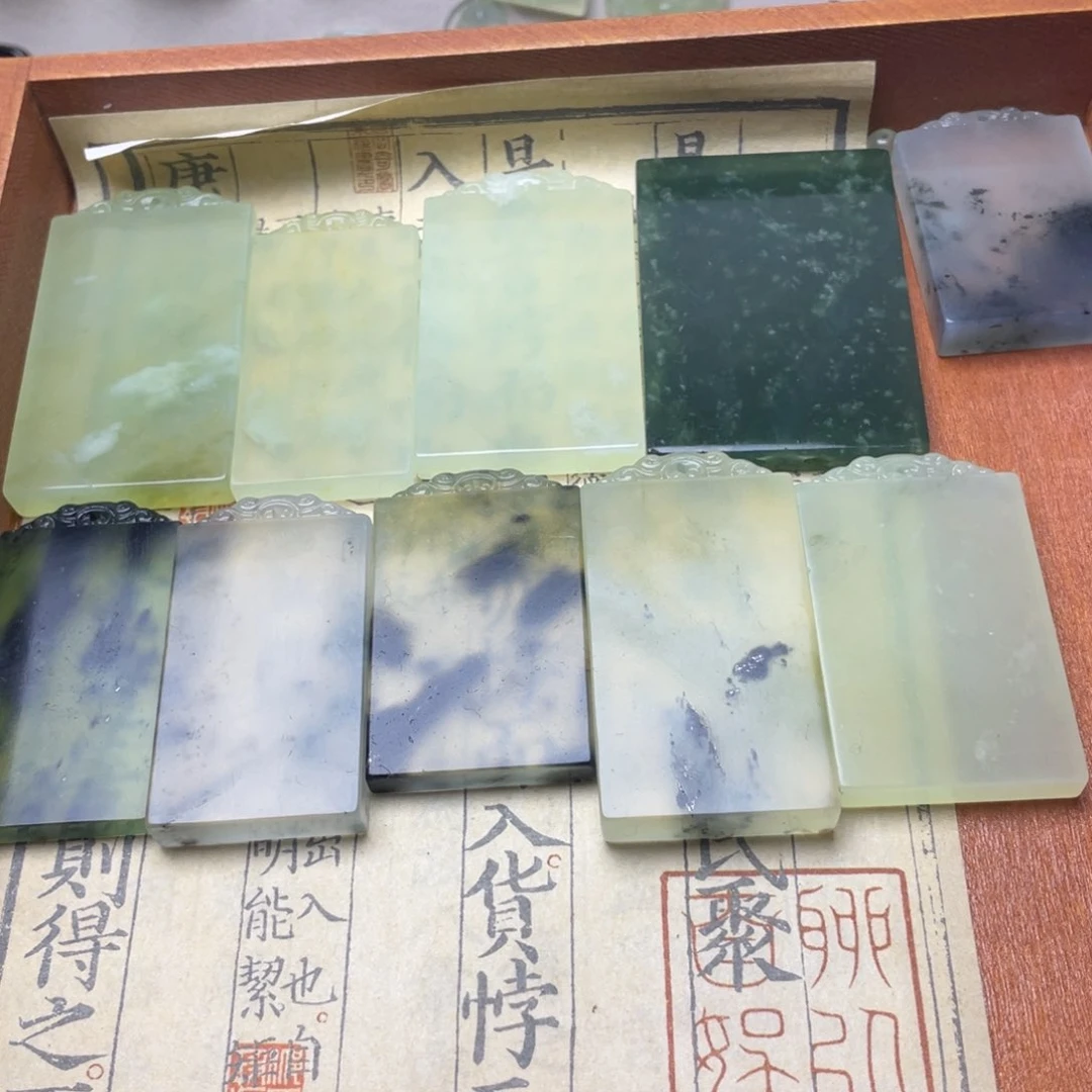 未镶嵌蛇纹石玉颈饰任选一个