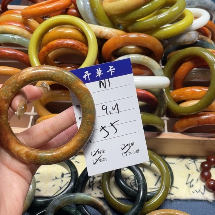 蛇纹石玉手镯未镶嵌胖*财