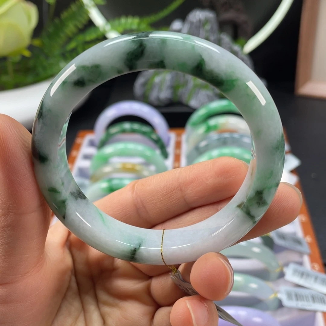 翡翠手镯未镶嵌绿花飘花翡翠手镯