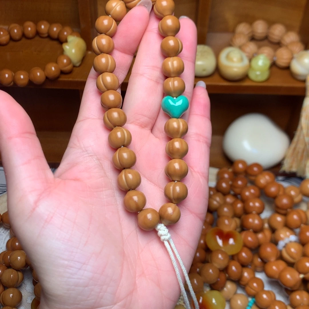 天***姐把件猴头核桃10屁桃手持爱心