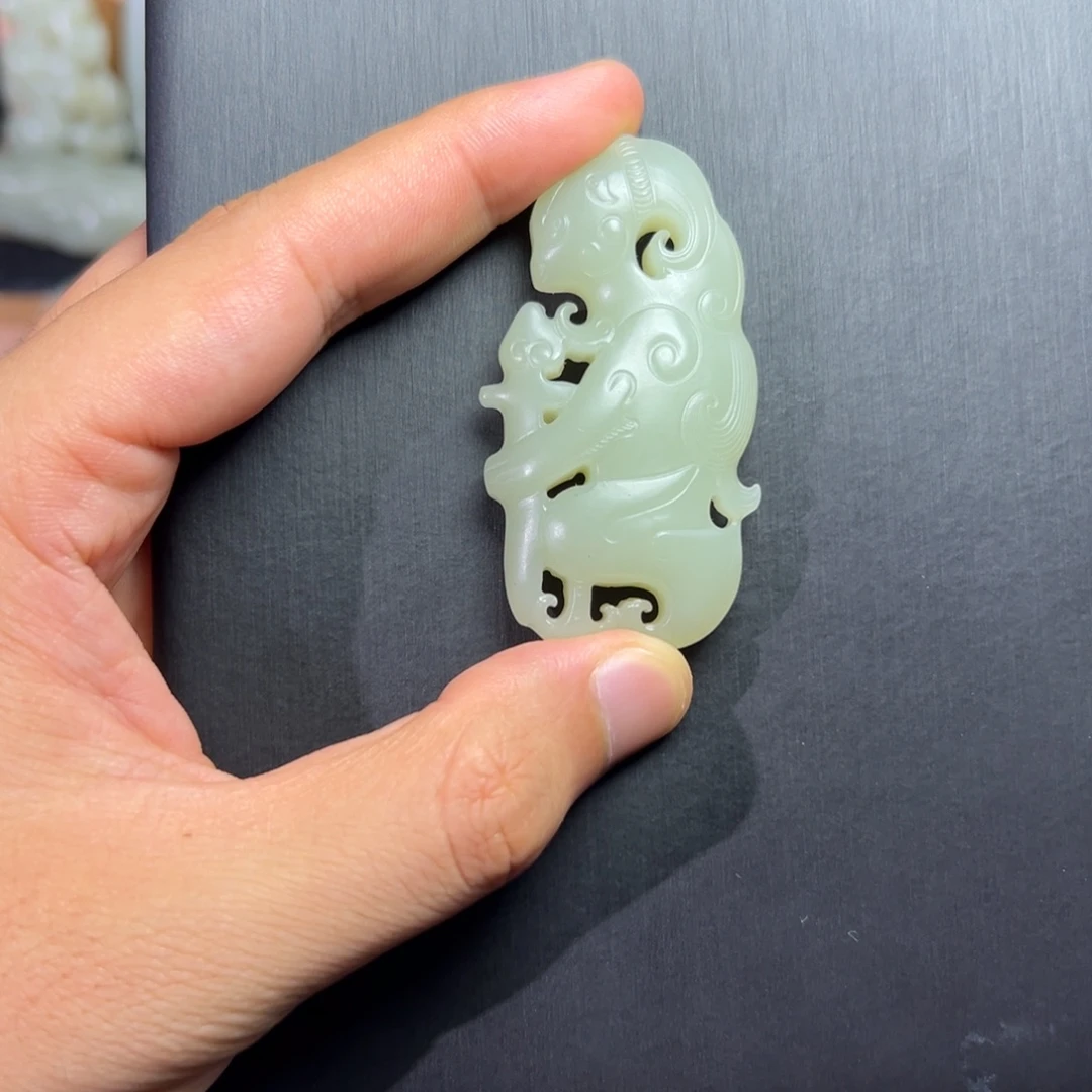 颈饰未镶嵌和田玉（青白玉）