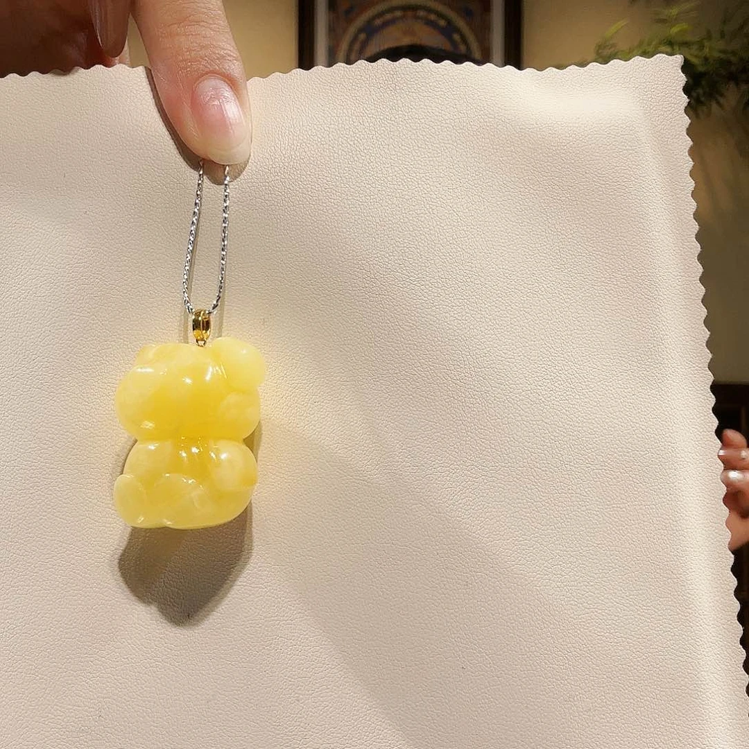 未镶嵌颈饰蜜蜡小熊