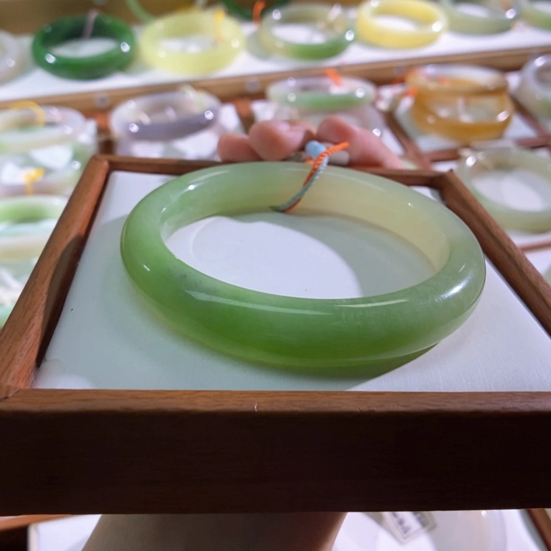 【闪购商品】未镶嵌手镯和田玉（翠青玉）