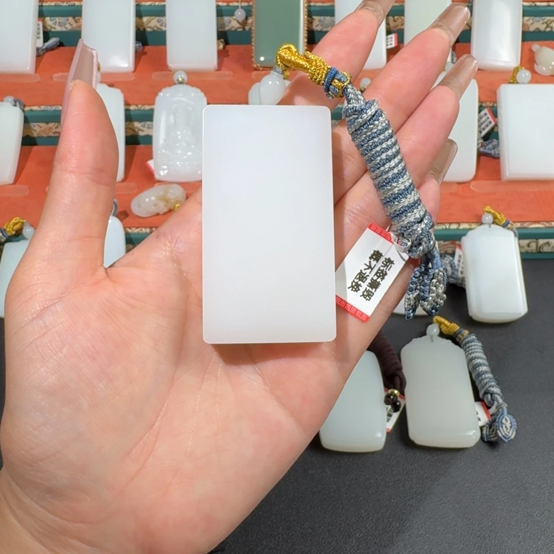 T***T和田玉未镶嵌颈饰