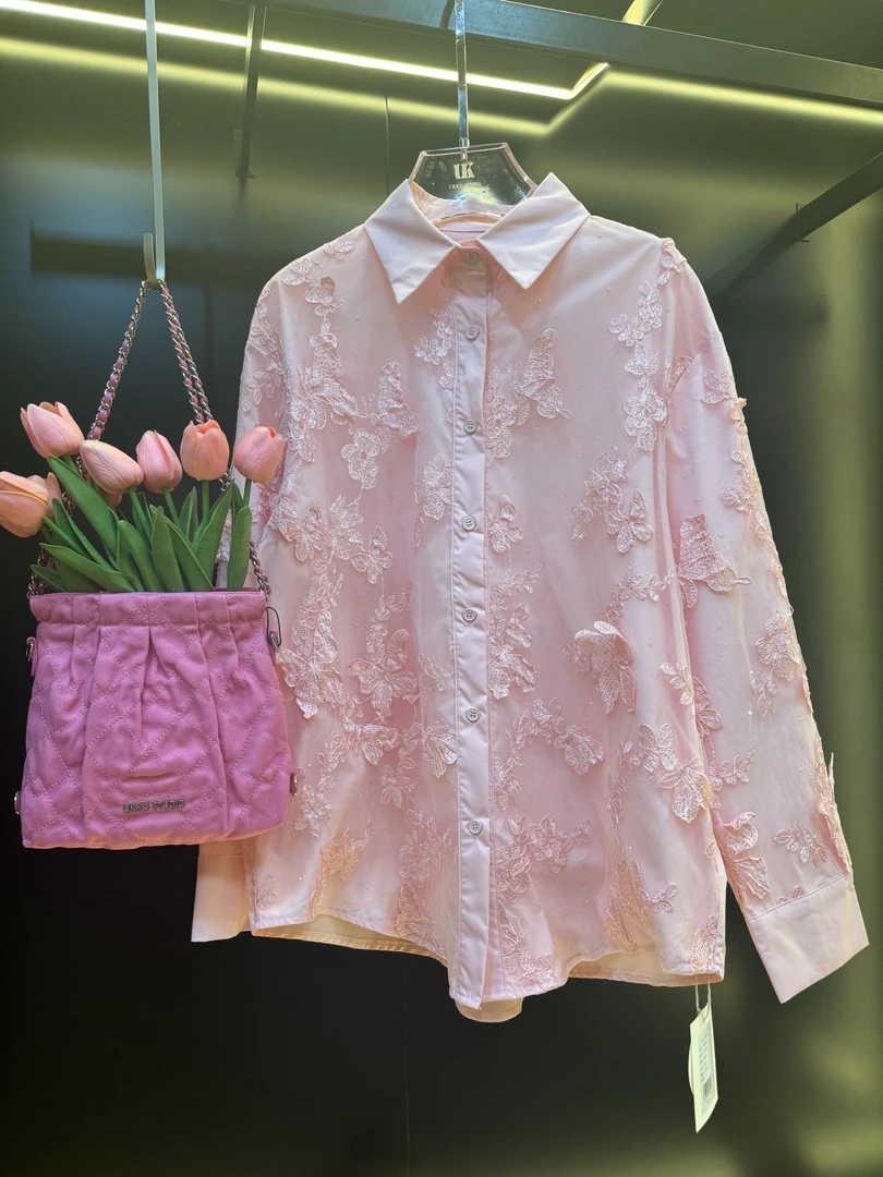 秀秀【UKKUSKUDIO】新款春季长袖时尚百搭烫钻印花女士衬衫213577