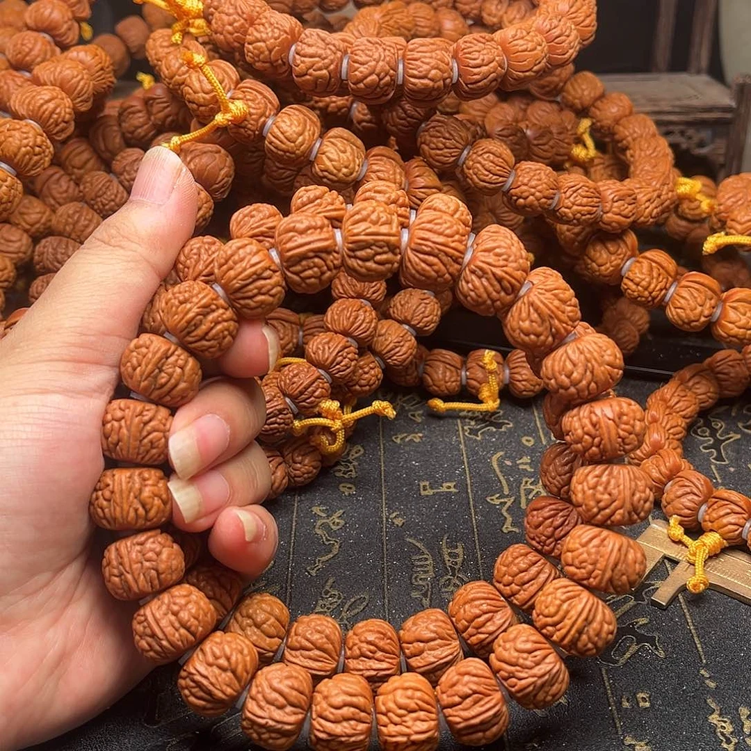 桃核吊坠桃和手持