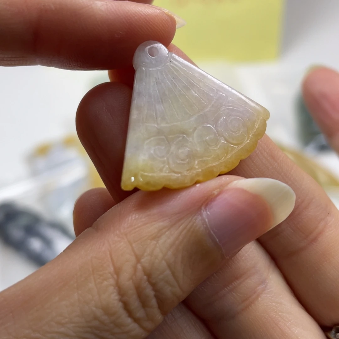 翡翠未镶嵌颈饰牌子