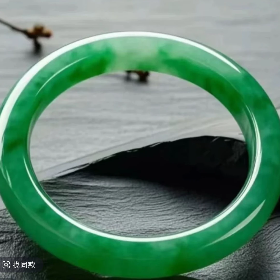 时尚飘花美人翠缅风