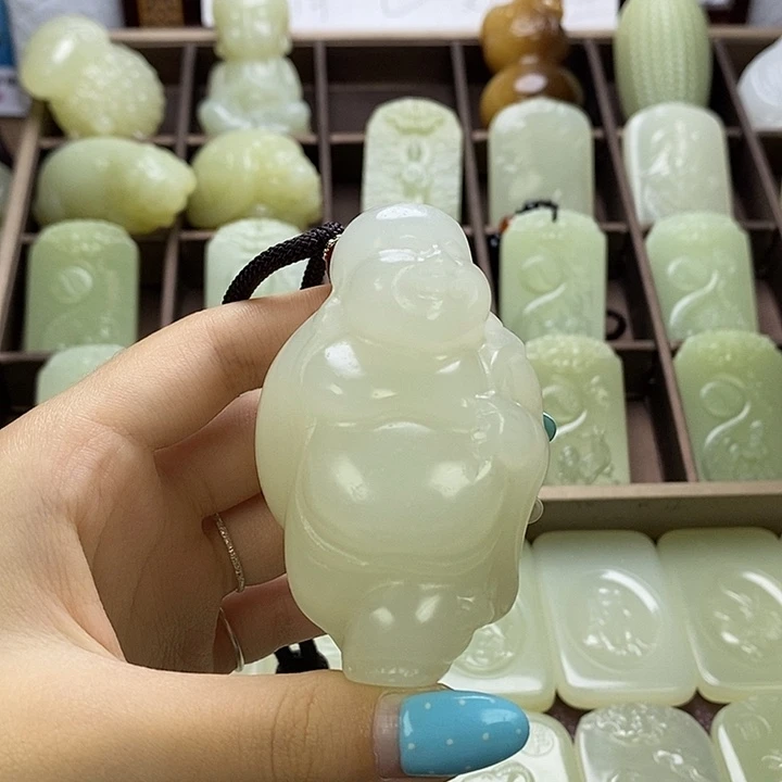 昆仑石佛公手把件