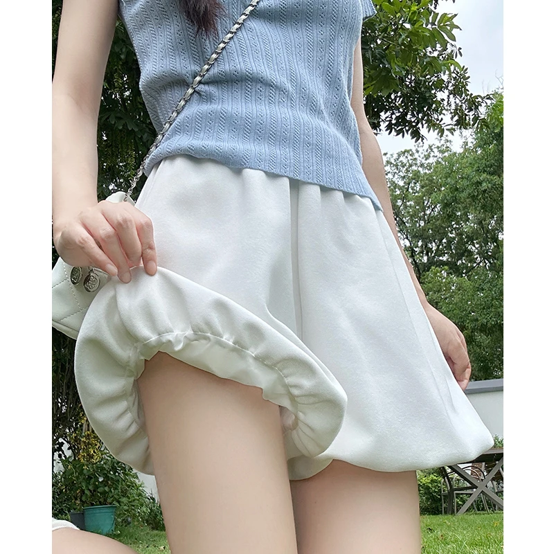 白色蓬蓬花苞短裤女2025夏季设计感高腰显瘦小个子a字休闲灯笼裤