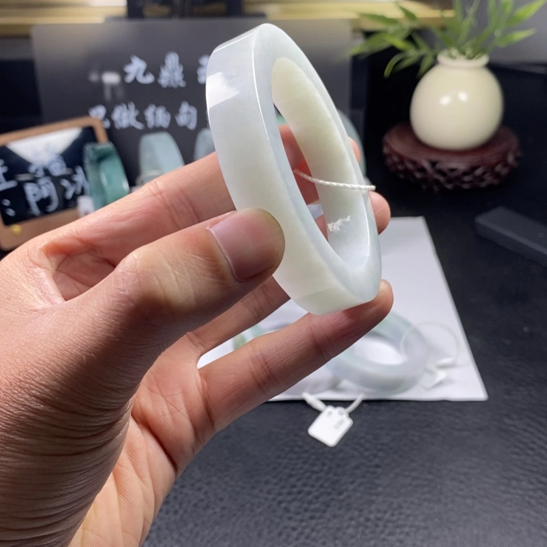 未镶嵌手镯定制翡翠