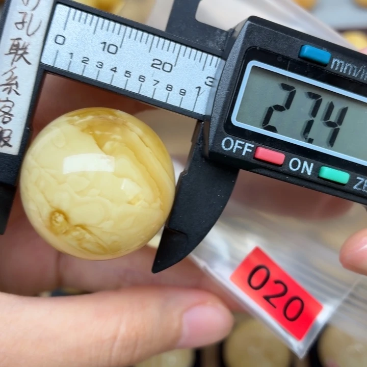 从***今蜜蜡未镶嵌裸石蜜蜡