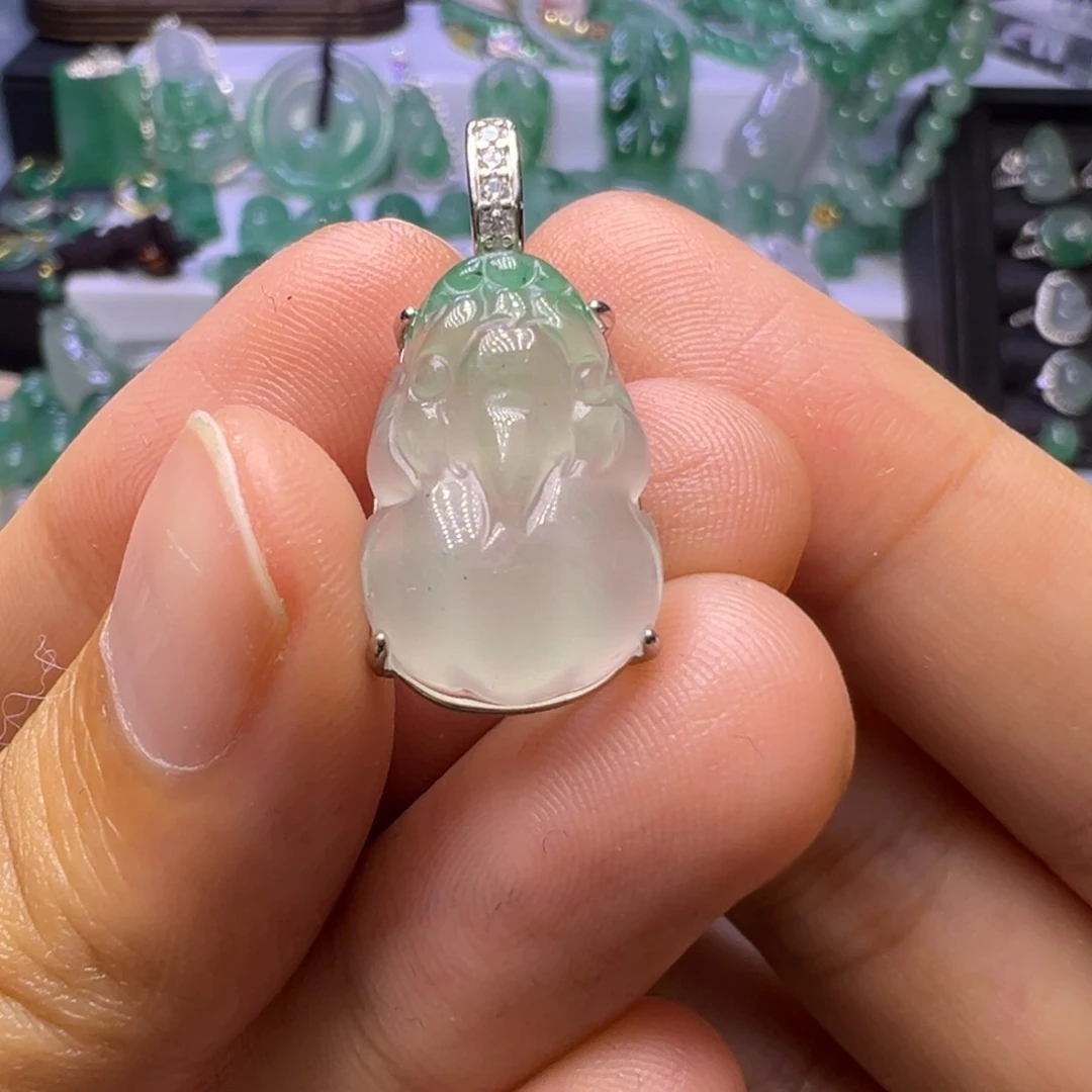 石英质玉（非洲翠）未镶嵌颈饰